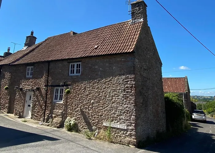 The Nook- A Rustic Cottage In A Beautiful Village.