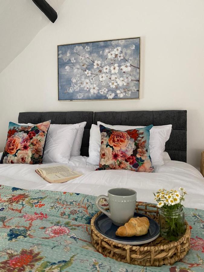The Nook- A Rustic In A Beautiful Village.