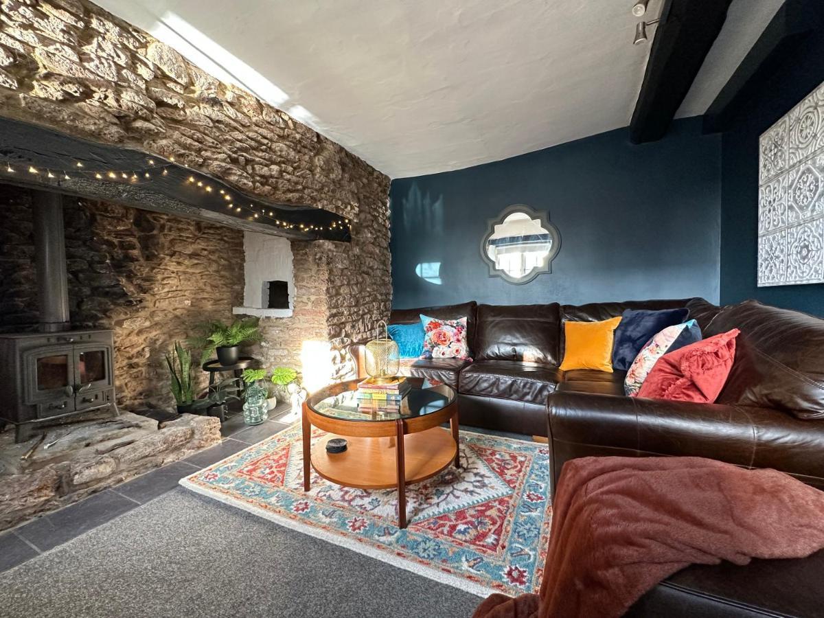 The Nook- A Rustic In A Beautiful Village. Casa de Férias *